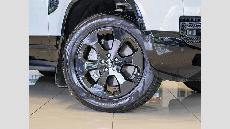 2024 Approved Land Rover Defender 110 Fuji White D300 D300 X-Dynamic HSE