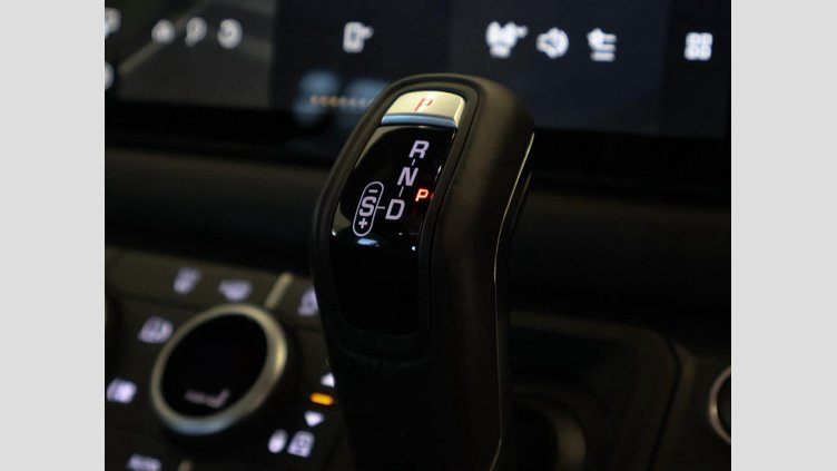 2024 Approved Land Rover Defender 110 Fuji White D300 D300 X-Dynamic HSE