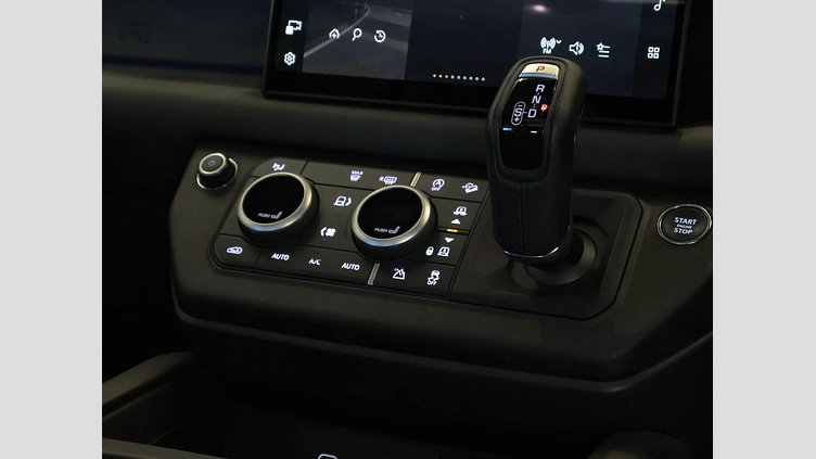 2024 Approved Land Rover Defender 110 Fuji White D300 D300 X-Dynamic HSE