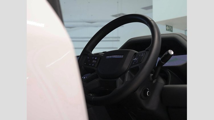 2024 Approved Land Rover Defender 110 Fuji White D300 D300 X-Dynamic HSE