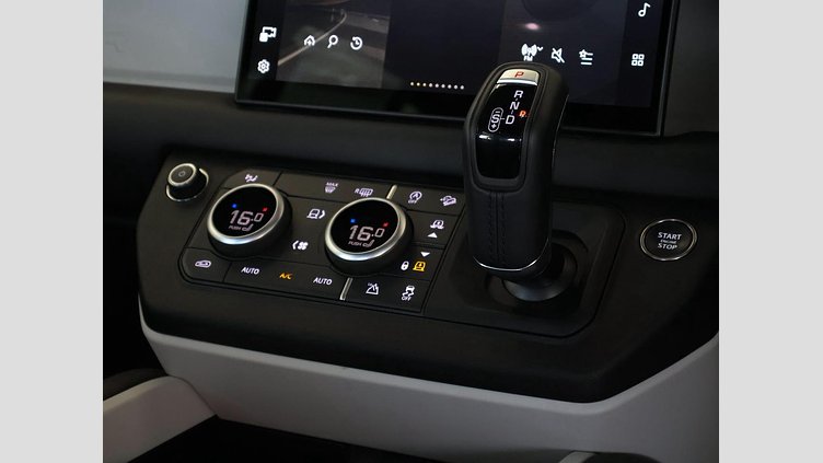 2025 Approved Land Rover Defender 110 Fuji White D350 D350 X-Dynamic HSE