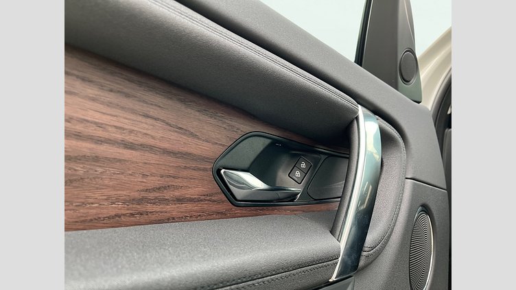 2024 Approved Land Rover Discovery Sport Fuji White D200 Diesel MHEV Standardowy rozstaw osi S