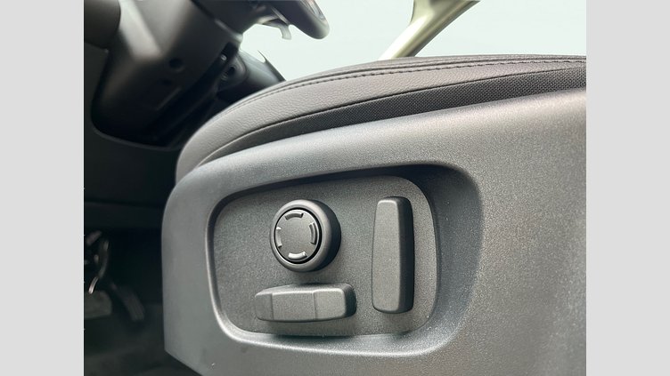 2024 Approved Land Rover Discovery Sport Fuji White D200 Diesel MHEV Standardowy rozstaw osi S