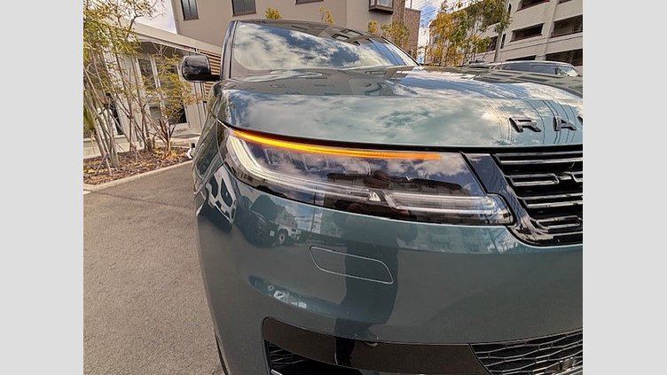 2024 認定中古車 Land Rover Range Rover Sport ジオラグリーン P550eプラグインハイブリッド（ガソリン） スタンダードホイールベース Autobiography