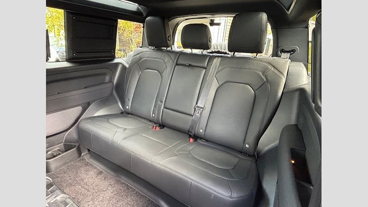 2022 認定中古車 Land Rover Defender 90 サントリーニブラック P300 AWD（AT） SE