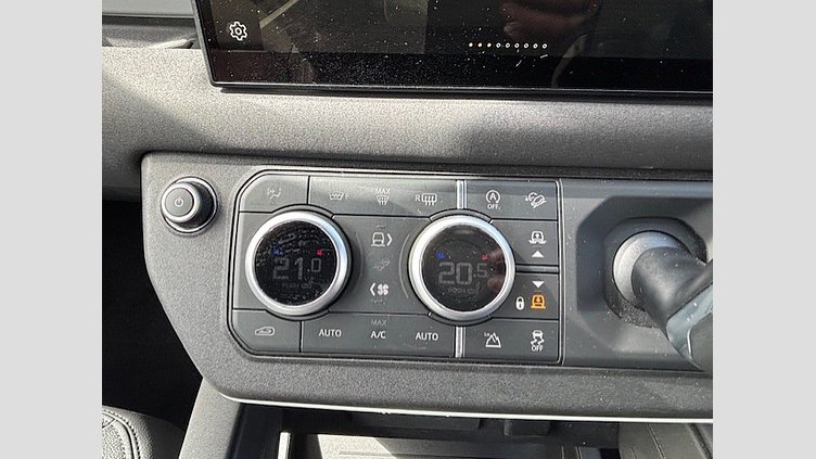 2022 認定中古車 Land Rover Defender 90 サントリーニブラック P300 AWD（AT） SE