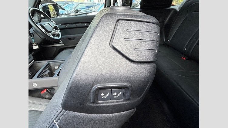 2022 認定中古車 Land Rover Defender 90 サントリーニブラック P300 AWD（AT） SE