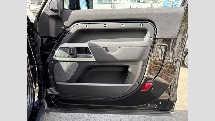 2022 認定中古車 Land Rover Defender 90 サントリーニブラック P300 AWD（AT） SE