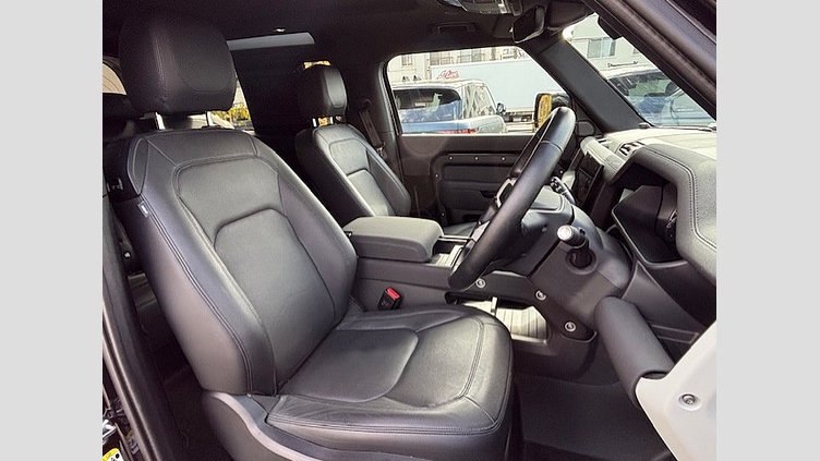 2022 認定中古車 Land Rover Defender 90 サントリーニブラック P300 AWD（AT） SE