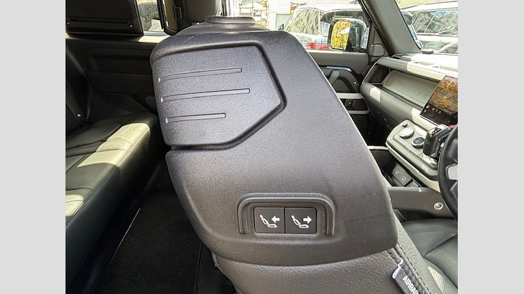 2022 認定中古車 Land Rover Defender 90 サントリーニブラック P300 AWD（AT） SE