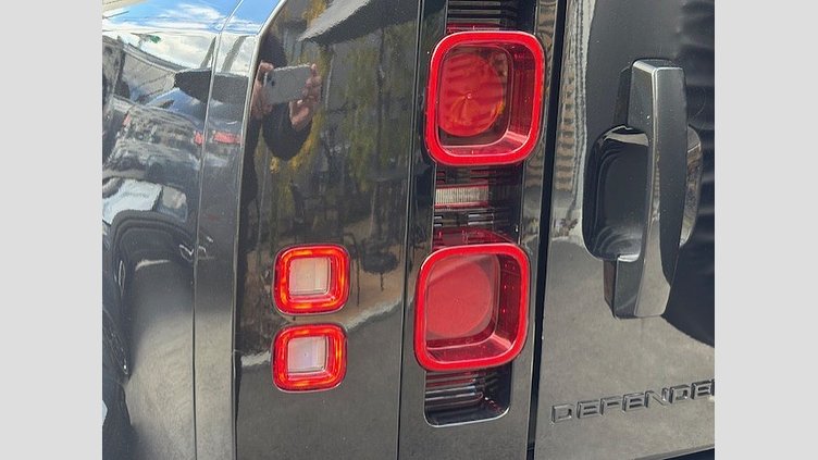 2022 認定中古車 Land Rover Defender 90 サントリーニブラック P300 AWD（AT） SE