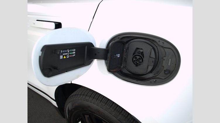 2024 認定中古車 Land Rover Range Rover Velar フジホワイト P400eプラグインハイブリッド（ガソリン） スタンダードホイールベース Dynamic HSE