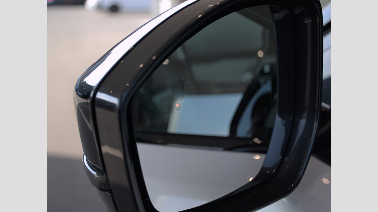 2024 認定中古車 Land Rover Range Rover Velar フジホワイト P400eプラグインハイブリッド（ガソリン） スタンダードホイールベース Dynamic HSE