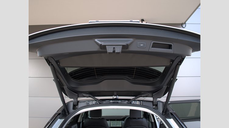 2024 認定中古車 Land Rover Range Rover Velar フジホワイト P400eプラグインハイブリッド（ガソリン） スタンダードホイールベース Dynamic HSE