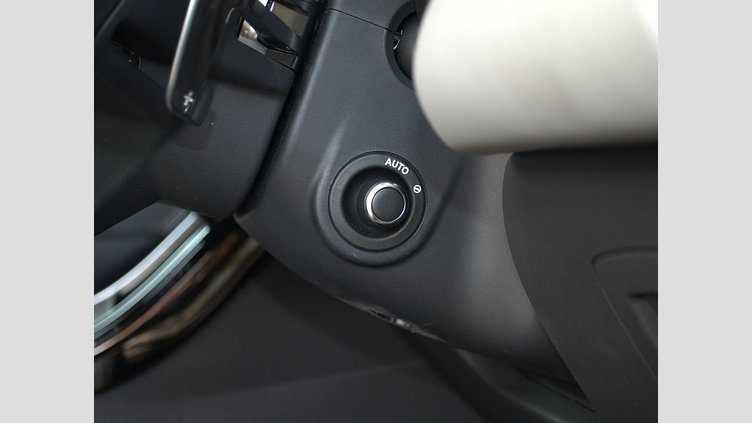 2024 認定中古車 Land Rover Range Rover Velar フジホワイト P400eプラグインハイブリッド（ガソリン） スタンダードホイールベース Dynamic HSE