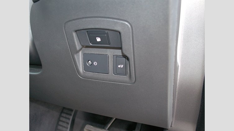 2024 認定中古車 Land Rover Range Rover Velar フジホワイト P400eプラグインハイブリッド（ガソリン） スタンダードホイールベース Dynamic HSE