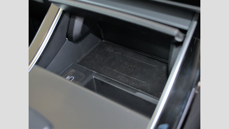 2024 認定中古車 Land Rover Range Rover Velar フジホワイト P400eプラグインハイブリッド（ガソリン） スタンダードホイールベース Dynamic HSE