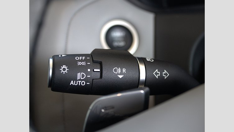 2024 認定中古車 Land Rover Range Rover Velar フジホワイト P400eプラグインハイブリッド（ガソリン） スタンダードホイールベース Dynamic HSE