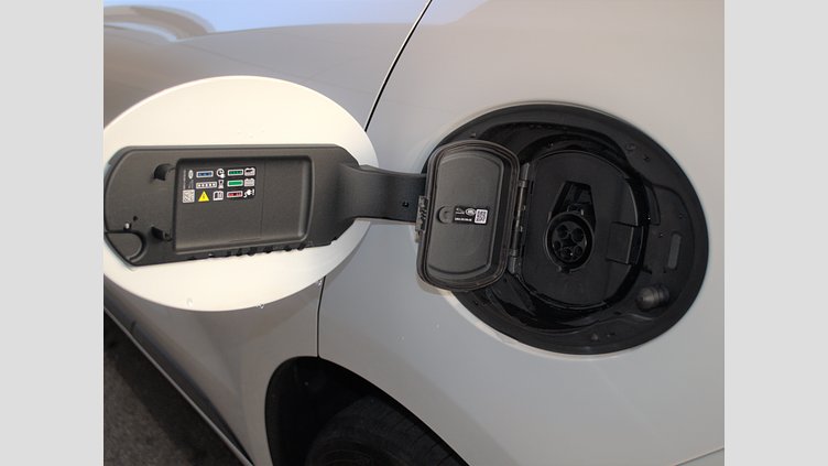 2024 認定中古車 Jaguar F-Pace オストゥーニパールホワイト P400e ガソリン プラグインハイブリッド R-DYNAMIC SE