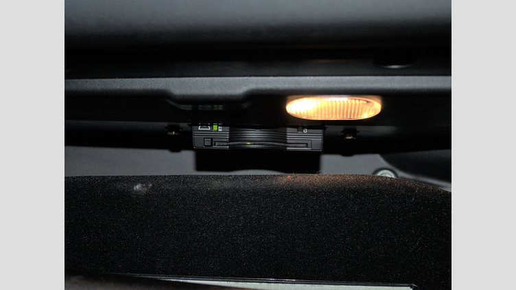 2024 認定中古車 Jaguar F-Pace オストゥーニパールホワイト P400e ガソリン プラグインハイブリッド R-DYNAMIC SE