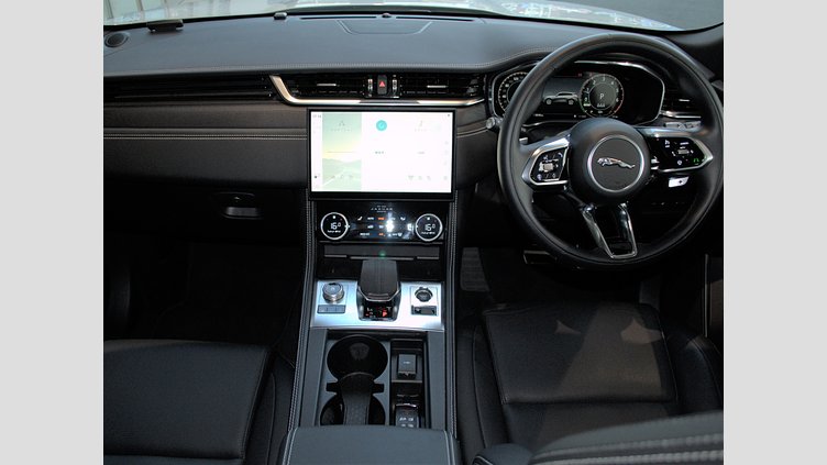 2024 認定中古車 Jaguar F-Pace オストゥーニパールホワイト P400e ガソリン プラグインハイブリッド R-DYNAMIC SE