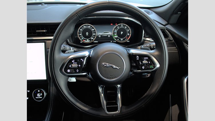 2024 認定中古車 Jaguar F-Pace オストゥーニパールホワイト P400e ガソリン プラグインハイブリッド R-DYNAMIC SE