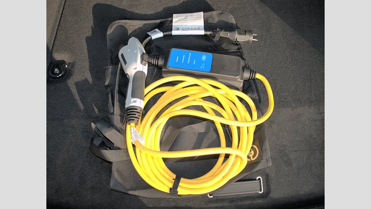 2024 認定中古車 Jaguar F-Pace オストゥーニパールホワイト P400e ガソリン プラグインハイブリッド R-DYNAMIC SE