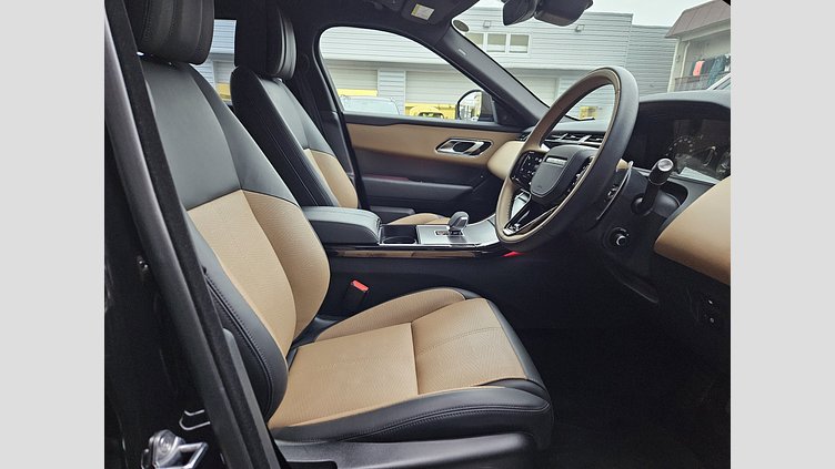 2024 認定中古車 Land Rover Range Rover Velar サントリーニブラック P400eプラグインハイブリッド（ガソリン） スタンダードホイールベース Dynamic HSE