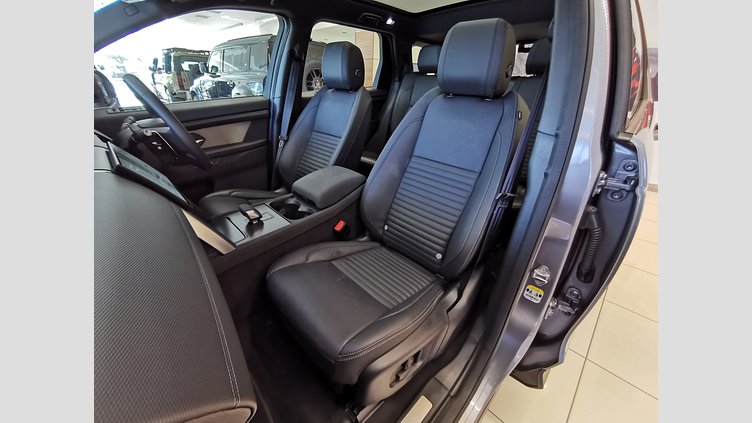 2024 認定中古車 Land Rover Discovery Sport アイガーグレイ D200マイルドハイブリッド（ディーゼル） 標準ホイール DYNAMIC SE