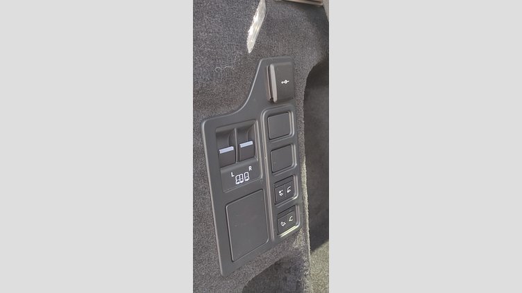 2024 Approved Land Rover Discovery Santorini Black D250 Diesel MHEV STANDARD WHEELBASE S