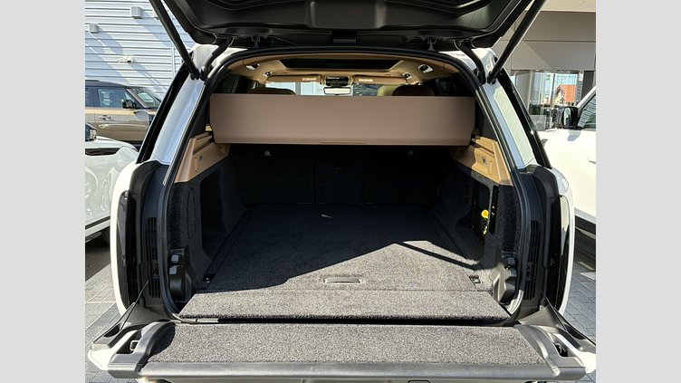 2024 認定中古車 Land Rover Range Rover オストゥーニパールホワイト（お取り扱いの有無については正規ディーラーにお問い合わせください） D350 AWD MHEV（AT） スタンダードホイールベース SE