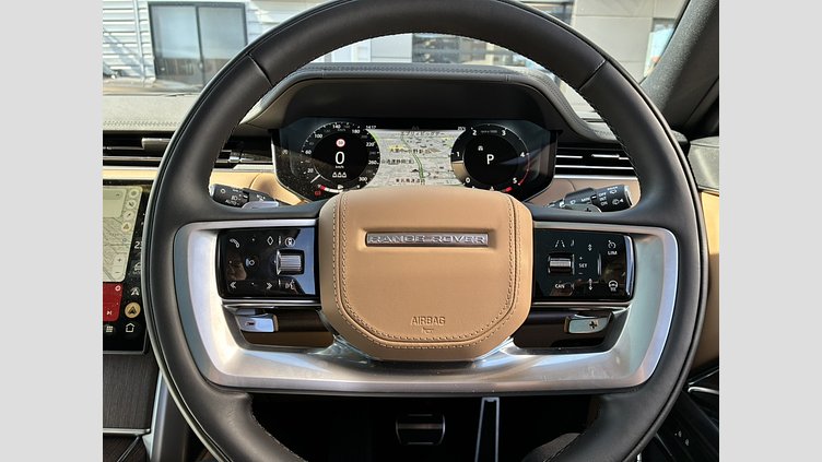 2024 認定中古車 Land Rover Range Rover オストゥーニパールホワイト（お取り扱いの有無については正規ディーラーにお問い合わせください） D350 AWD MHEV（AT） スタンダードホイールベース SE