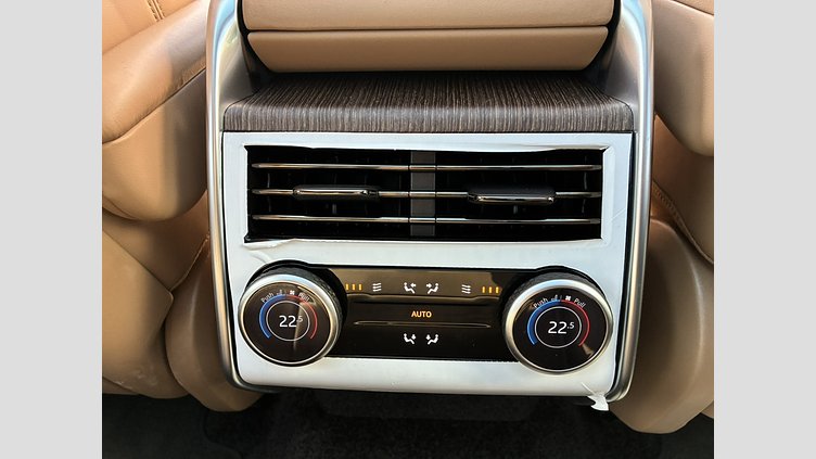 2024 認定中古車 Land Rover Range Rover オストゥーニパールホワイト（お取り扱いの有無については正規ディーラーにお問い合わせください） D350 AWD MHEV（AT） スタンダードホイールベース SE