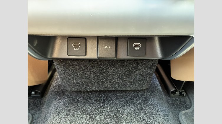 2024 認定中古車 Land Rover Range Rover オストゥーニパールホワイト（お取り扱いの有無については正規ディーラーにお問い合わせください） D350 AWD MHEV（AT） スタンダードホイールベース SE