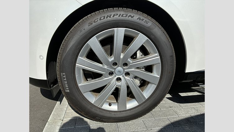 2024 認定中古車 Land Rover Range Rover オストゥーニパールホワイト（お取り扱いの有無については正規ディーラーにお問い合わせください） D350 AWD MHEV（AT） スタンダードホイールベース SE