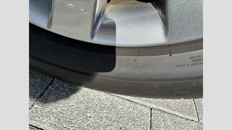 2024 認定中古車 Land Rover Range Rover オストゥーニパールホワイト（お取り扱いの有無については正規ディーラーにお問い合わせください） D350 AWD MHEV（AT） スタンダードホイールベース SE