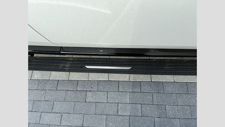 2024 認定中古車 Land Rover Range Rover オストゥーニパールホワイト（お取り扱いの有無については正規ディーラーにお問い合わせください） D350 AWD MHEV（AT） スタンダードホイールベース SE