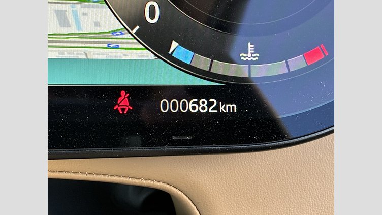 2024 認定中古車 Land Rover Range Rover オストゥーニパールホワイト（お取り扱いの有無については正規ディーラーにお問い合わせください） D350 AWD MHEV（AT） スタンダードホイールベース SE