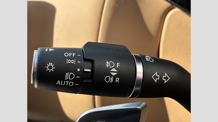 2024 認定中古車 Land Rover Range Rover オストゥーニパールホワイト（お取り扱いの有無については正規ディーラーにお問い合わせください） D350 AWD MHEV（AT） スタンダードホイールベース SE