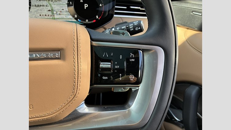 2024 認定中古車 Land Rover Range Rover オストゥーニパールホワイト（お取り扱いの有無については正規ディーラーにお問い合わせください） D350 AWD MHEV（AT） スタンダードホイールベース SE