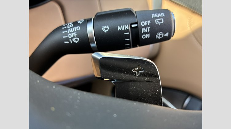 2024 認定中古車 Land Rover Range Rover オストゥーニパールホワイト（お取り扱いの有無については正規ディーラーにお問い合わせください） D350 AWD MHEV（AT） スタンダードホイールベース SE