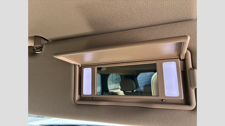 2024 認定中古車 Land Rover Range Rover オストゥーニパールホワイト（お取り扱いの有無については正規ディーラーにお問い合わせください） D350 AWD MHEV（AT） スタンダードホイールベース SE