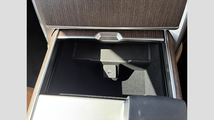 2024 認定中古車 Land Rover Range Rover オストゥーニパールホワイト（お取り扱いの有無については正規ディーラーにお問い合わせください） D350 AWD MHEV（AT） スタンダードホイールベース SE