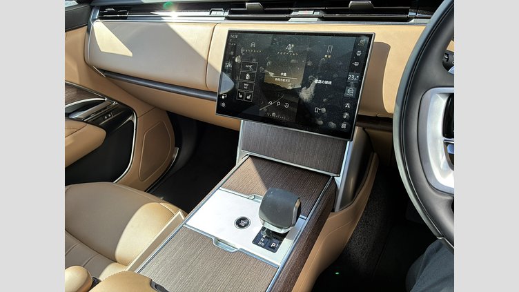 2024 認定中古車 Land Rover Range Rover オストゥーニパールホワイト（お取り扱いの有無については正規ディーラーにお問い合わせください） D350 AWD MHEV（AT） スタンダードホイールベース SE