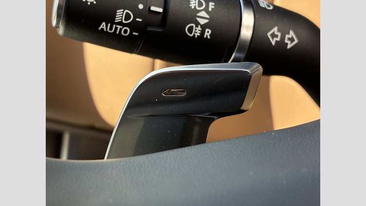 2024 認定中古車 Land Rover Range Rover オストゥーニパールホワイト（お取り扱いの有無については正規ディーラーにお問い合わせください） D350 AWD MHEV（AT） スタンダードホイールベース SE