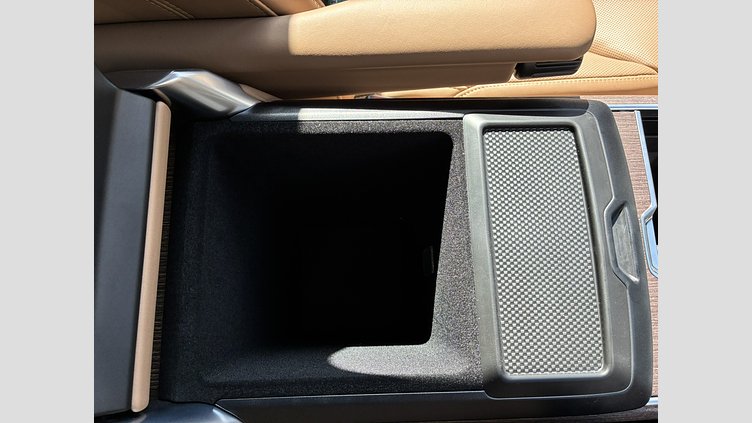 2024 認定中古車 Land Rover Range Rover オストゥーニパールホワイト（お取り扱いの有無については正規ディーラーにお問い合わせください） D350 AWD MHEV（AT） スタンダードホイールベース SE