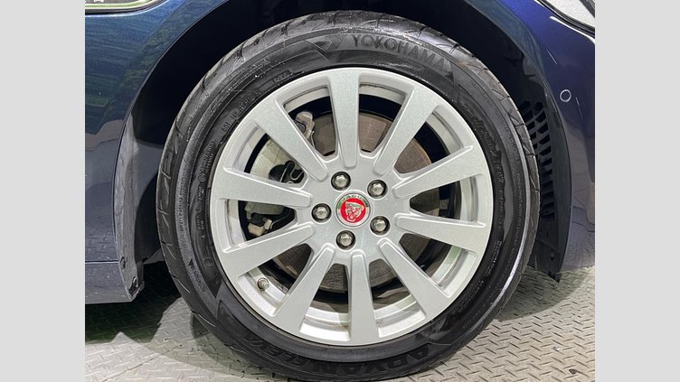 2016 認定中古車 Jaguar XE Loire Blue 2WD プレステージ