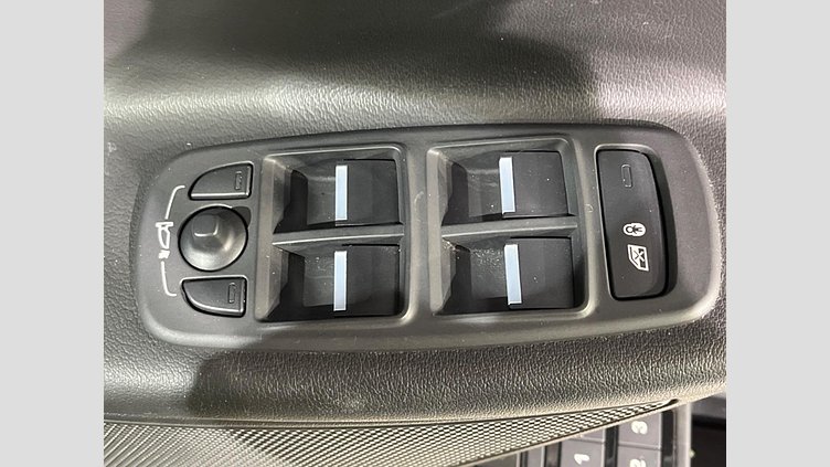 2016 認定中古車 Jaguar XE Loire Blue 2WD プレステージ