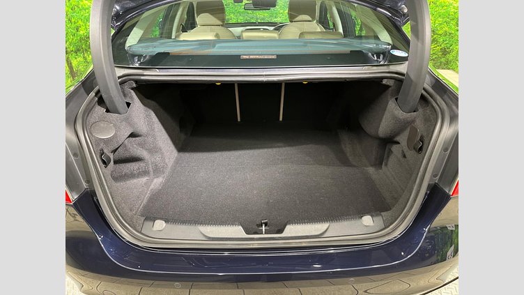 2016 認定中古車 Jaguar XE Loire Blue 2WD プレステージ