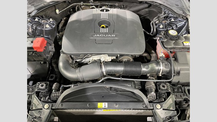 2016 認定中古車 Jaguar XE Loire Blue 2WD プレステージ